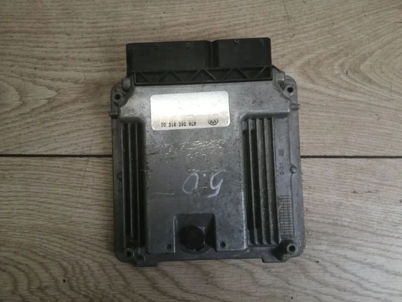 Блок управления двигателя VW Touareg 2003-2010 7L