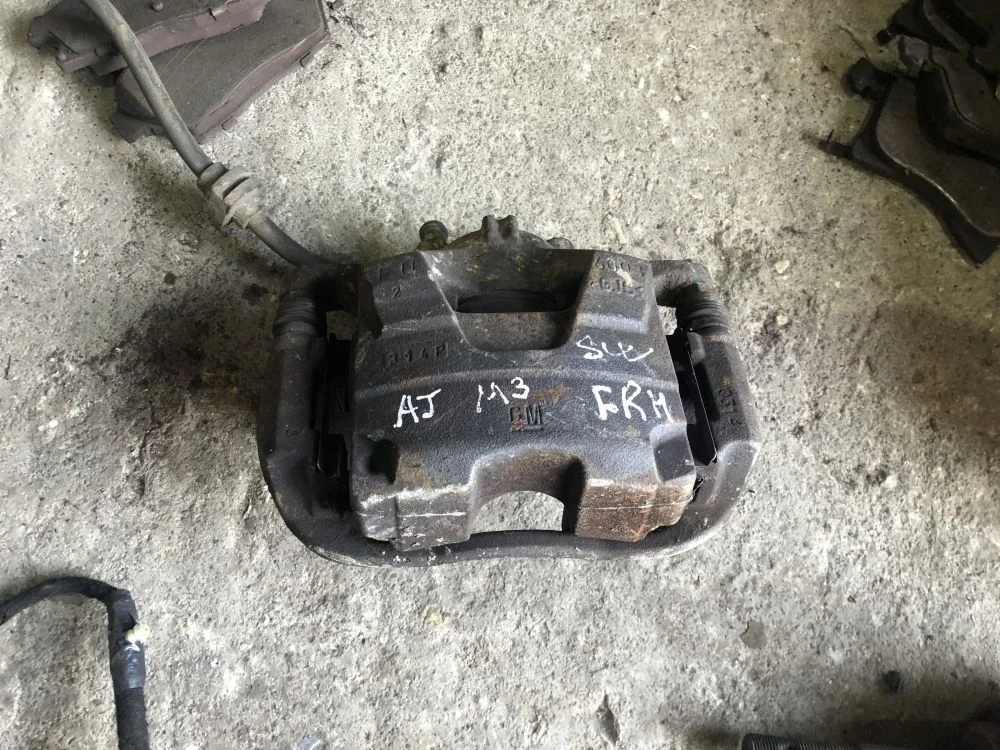 суппорт передний правый opel astra J 300мм