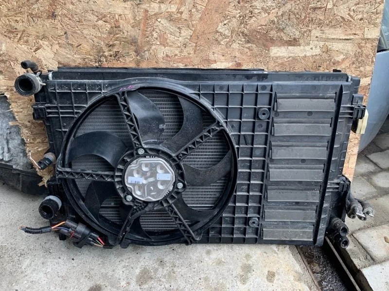 Кассета радиаторов Audi A1 2010-2015 8X (5ХБ)