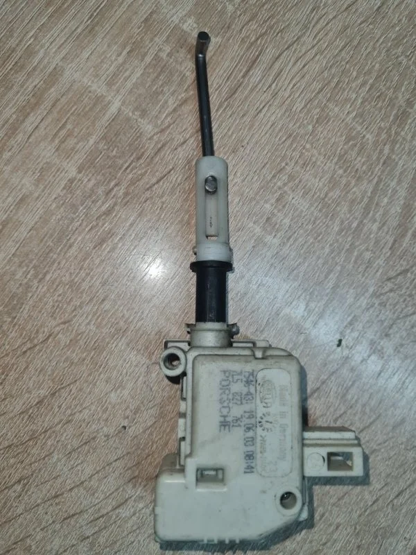 Замок лючка бензобака Porsche Cayenne 2005 955