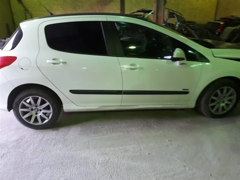 Продажа Peugeot 308 1.6 (120Hp) (EP6) FWD MT по запчастям