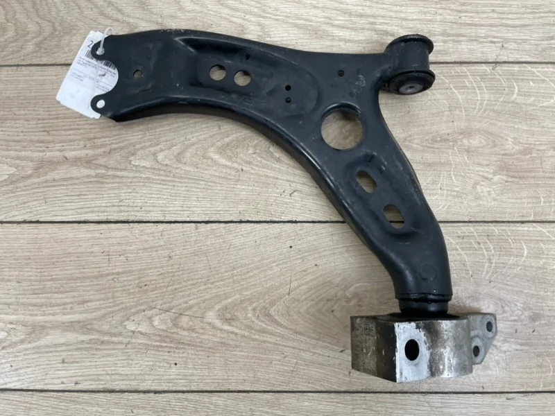 Рычаг подвески поперечный VW Tiguan 2016 5N