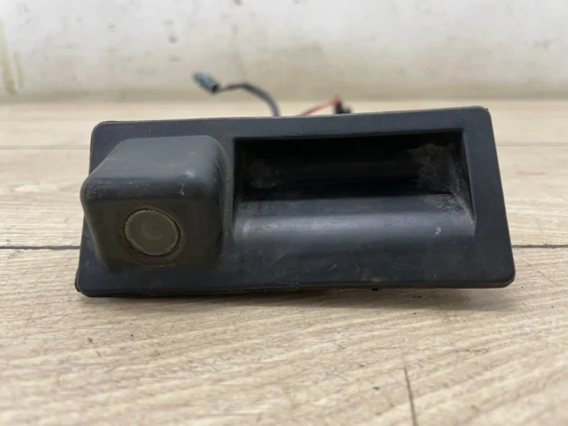 Камера заднего вида VW Tiguan 2008-2018 5N