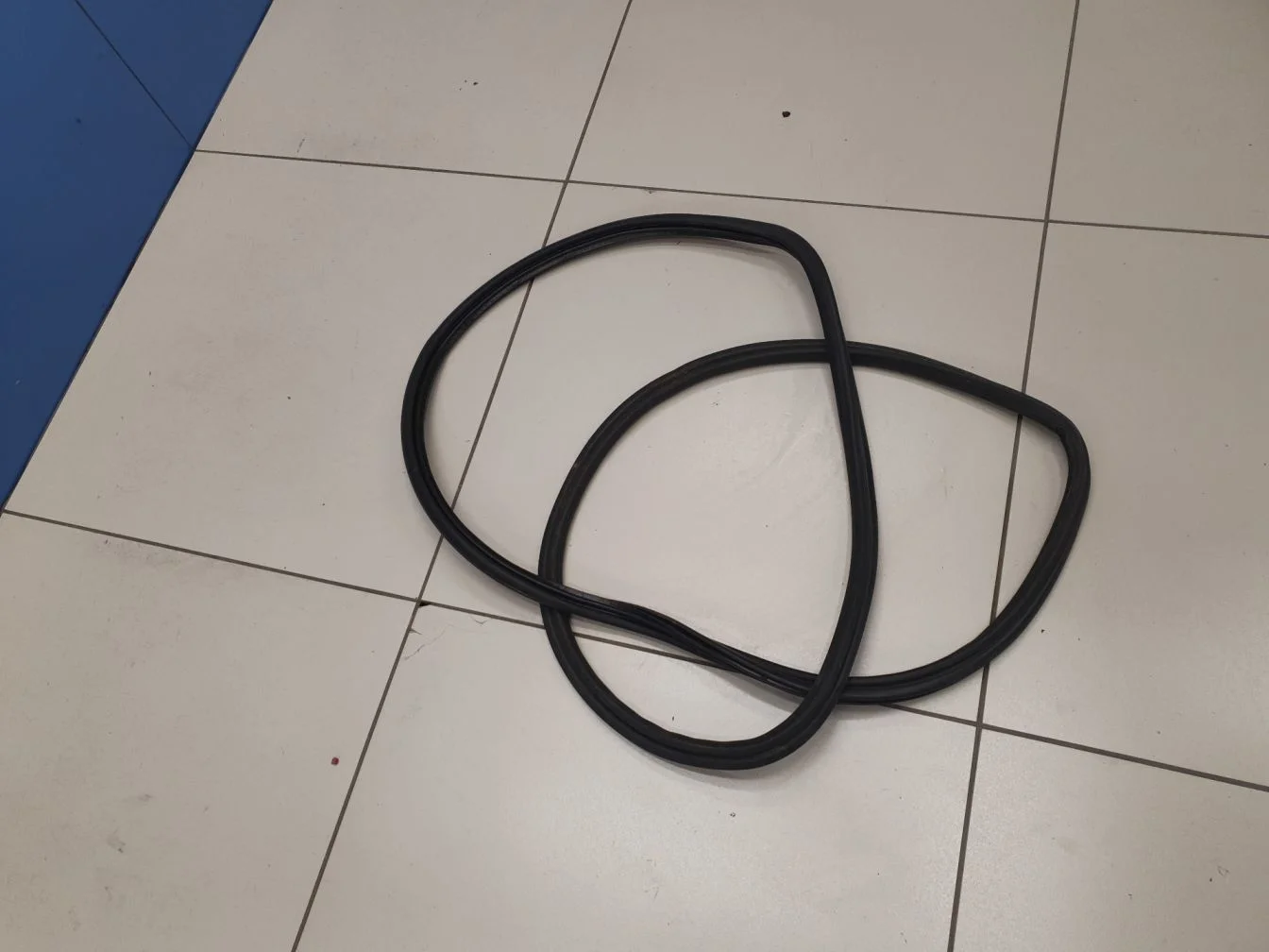 Уплотнитель стекла двери багажника для Porsche Cayenne 955 957 2003-2010