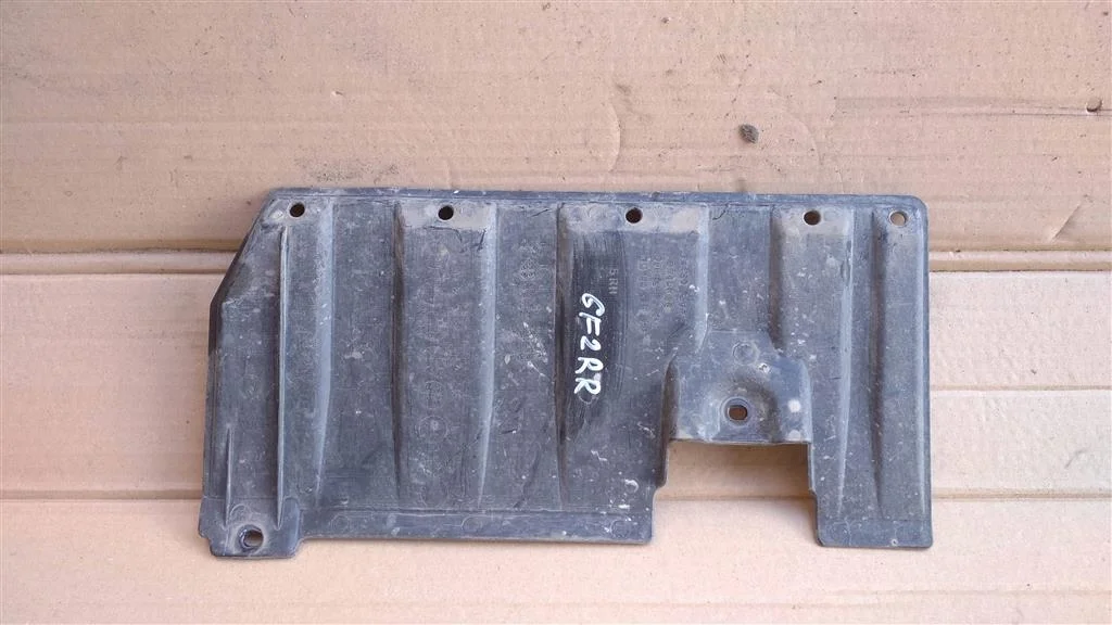 Б.у. защита топливного бака MITSUBISHI OUTLANDER GF2W MITSUBISHI OUTLANDER GF2W