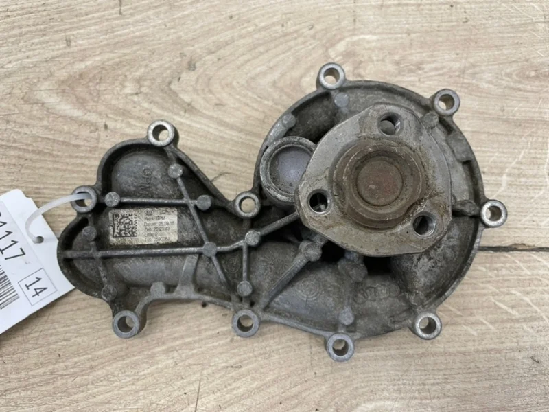 Насос водяной (помпа) Audi Q7 2010-2015 4L