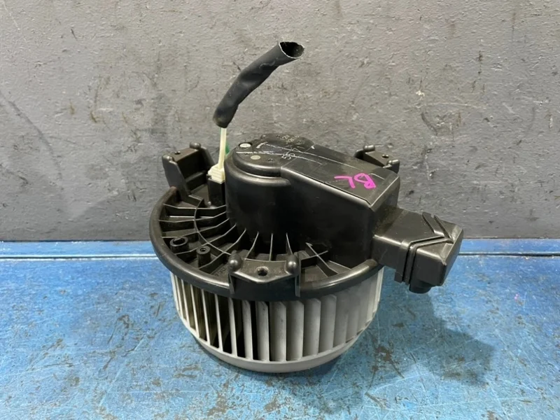 Моторчик печки Mazda 3 BL