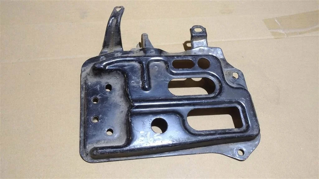 Б.у. площадка под аккумулятор TOYOTA COROLLA ZRE151 TOYOTA COROLLA ZRE151