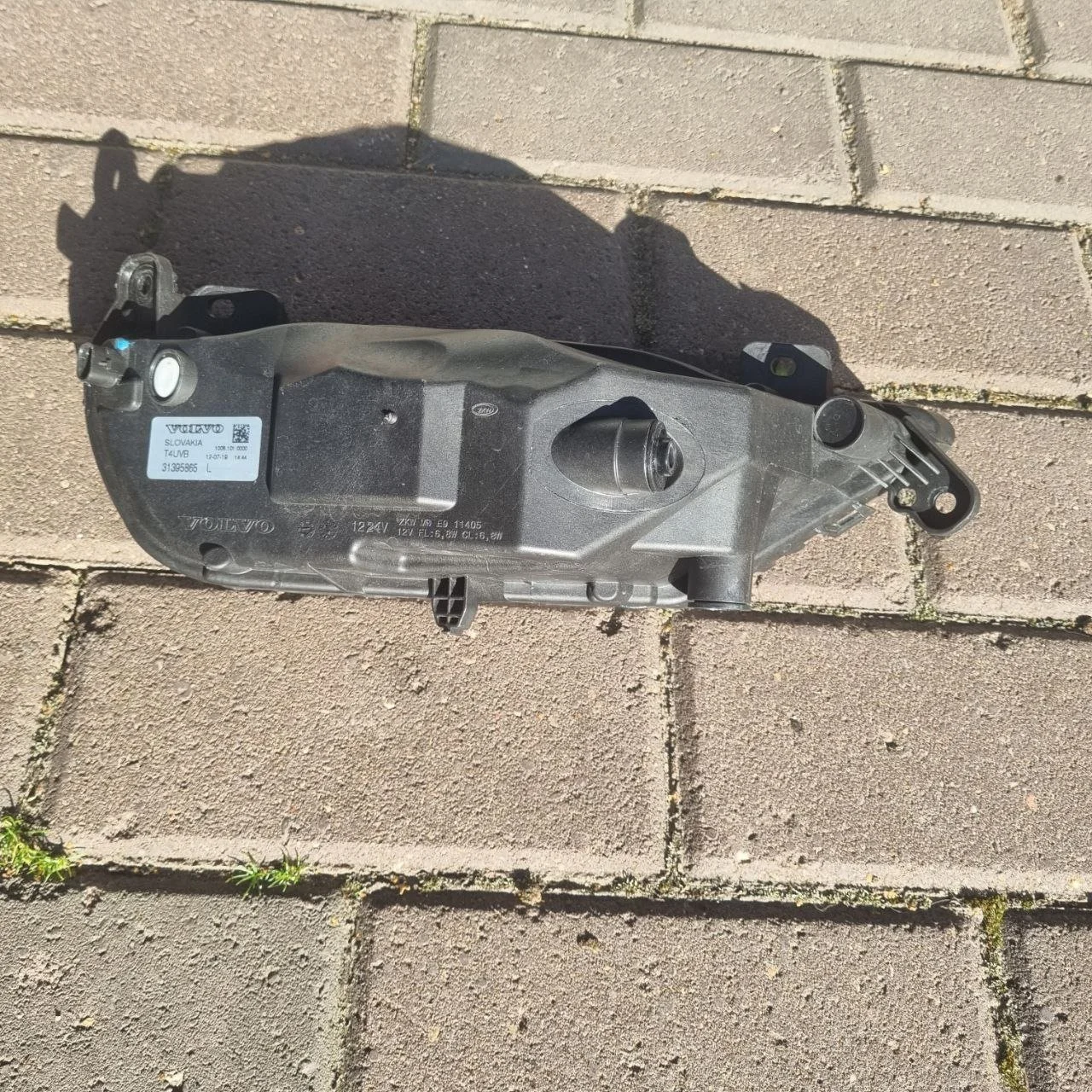 Противотуманка (ПТФ) передняя левая Volvo XC60 2 2017-2021