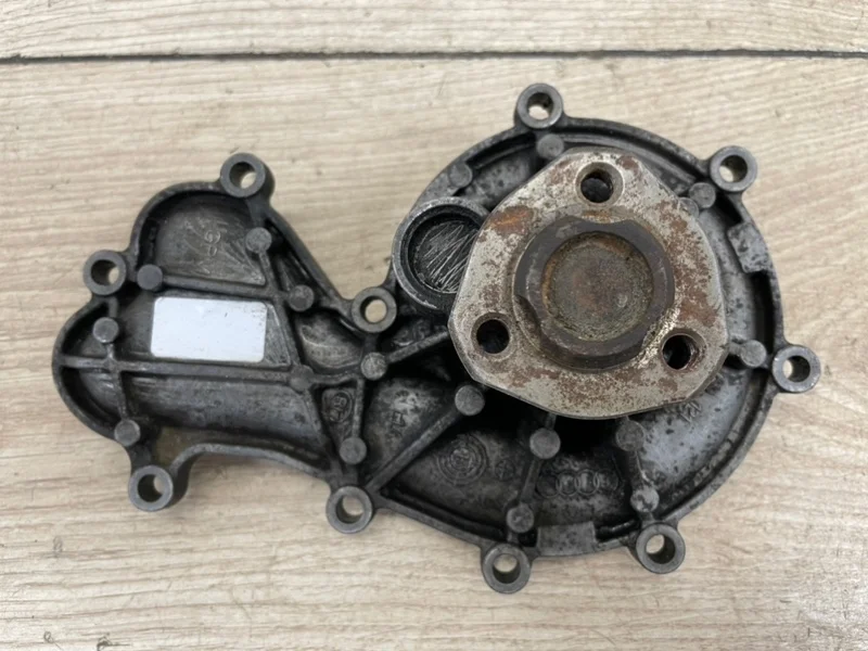 Насос водяной (помпа) Audi Q7 2010-2015 4L