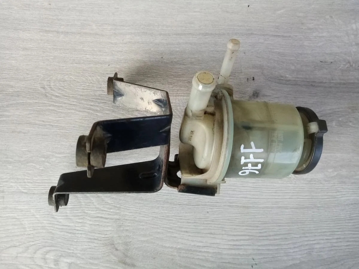 Бачок гидроусилителя Toyota Land Cruiser Prado (J120) III (2002–2009)