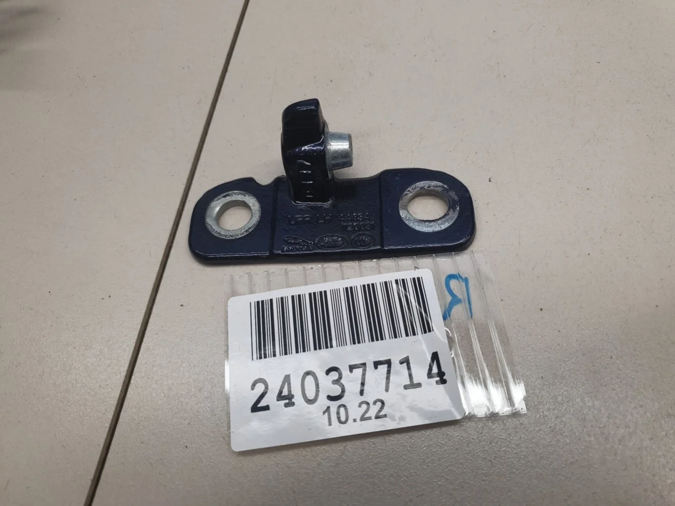 Петля двери задней левой нижняя для Land Rover Range Rover Sport 2013-