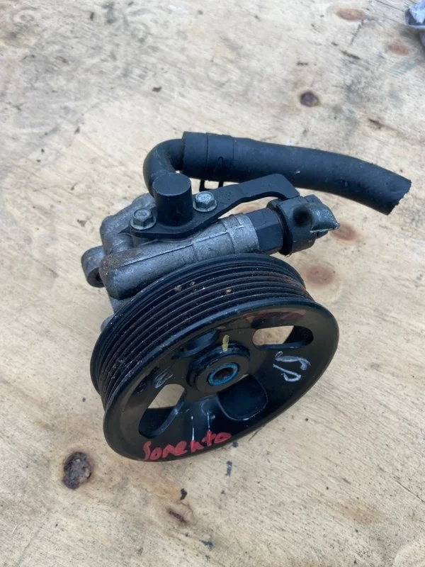 Насос гидроуселителя руля Kia Sorento 1