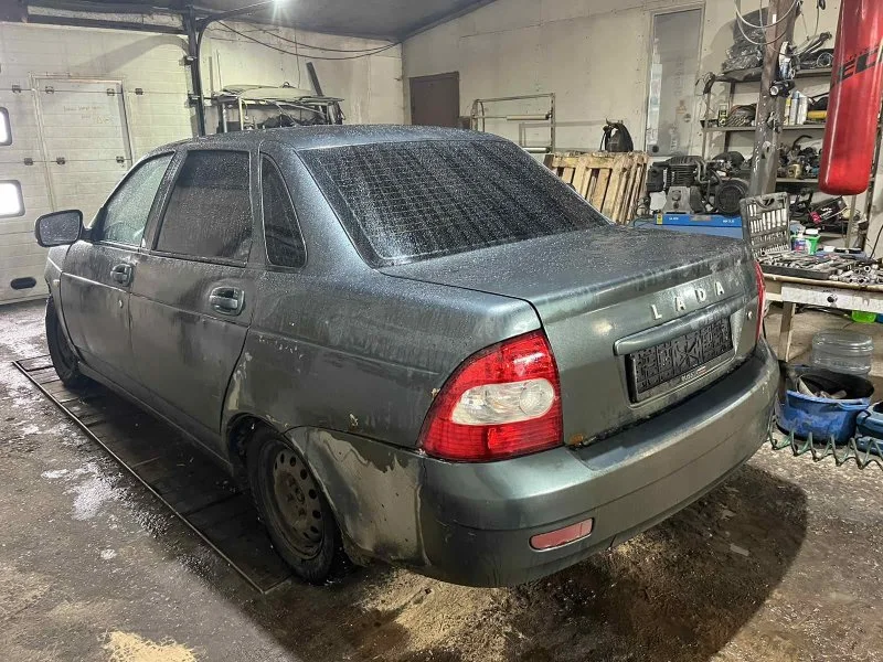 Продажа LADA Priora 1.6 (98Hp) (VAZ-21126) FWD MT по запчастям