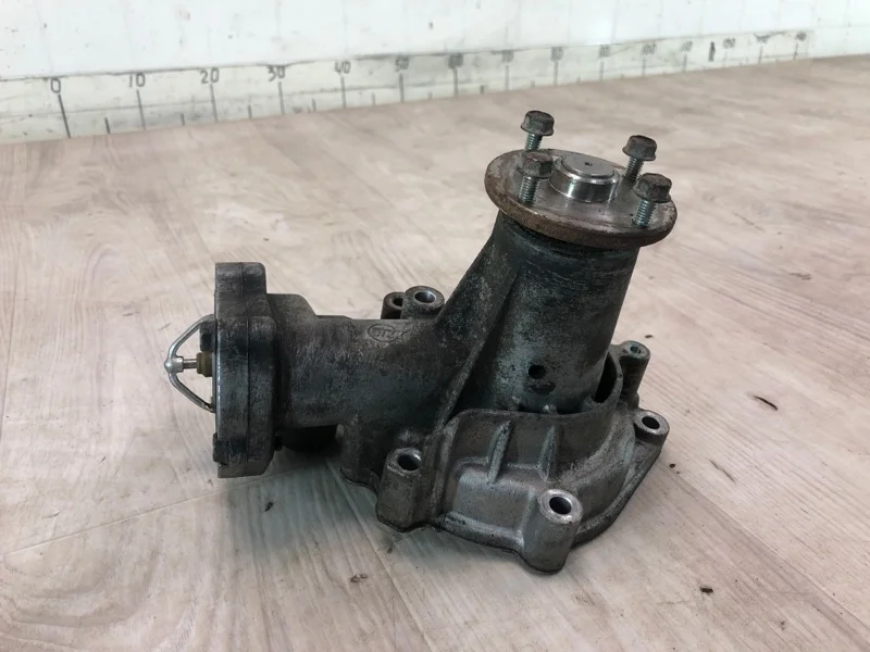 Помпа Mitsubishi L200 2005- 2007 2008 2009 2010 2011 2012 2013 2014 2015 1300A045 KB KH 4D56U