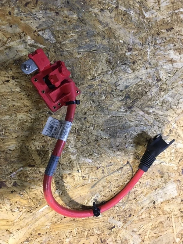 Плюсовой провод BMW 535iX 2013 F10