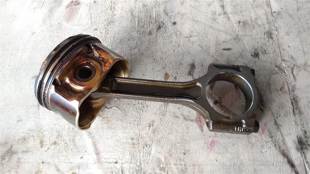 Б.у. шатун NISSAN JUKE F15E NISSAN JUKE F15E