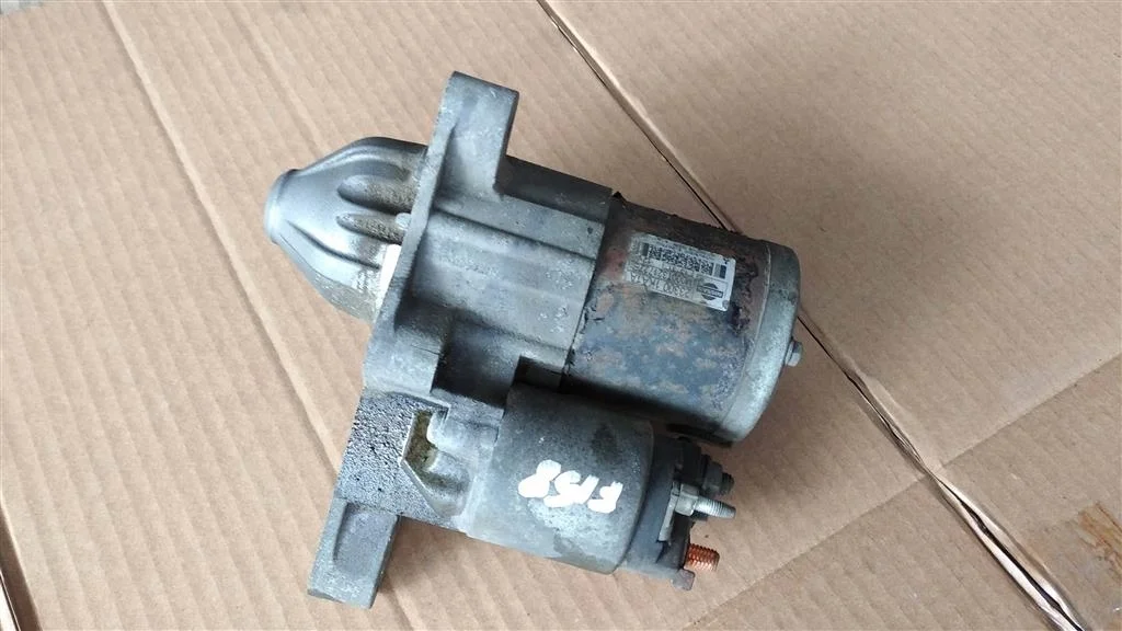 Б.у. стартер NISSAN JUKE F15E NISSAN JUKE F15E