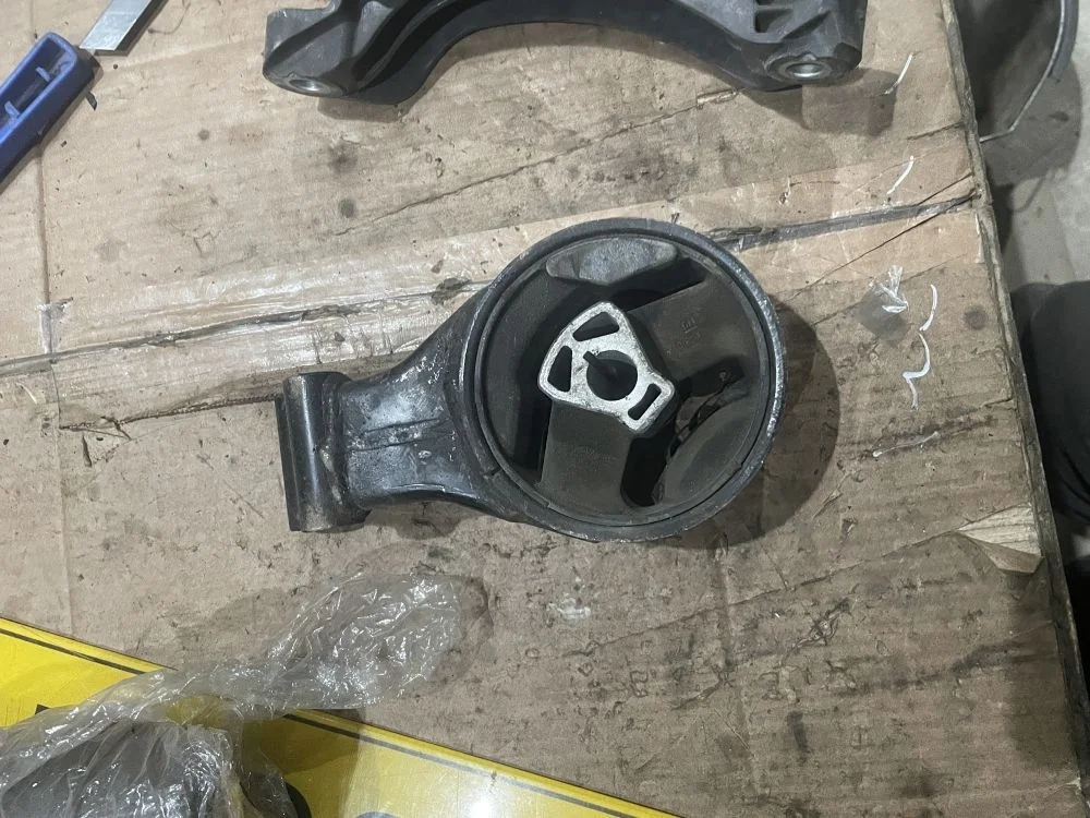 подушка задняя opel astra J