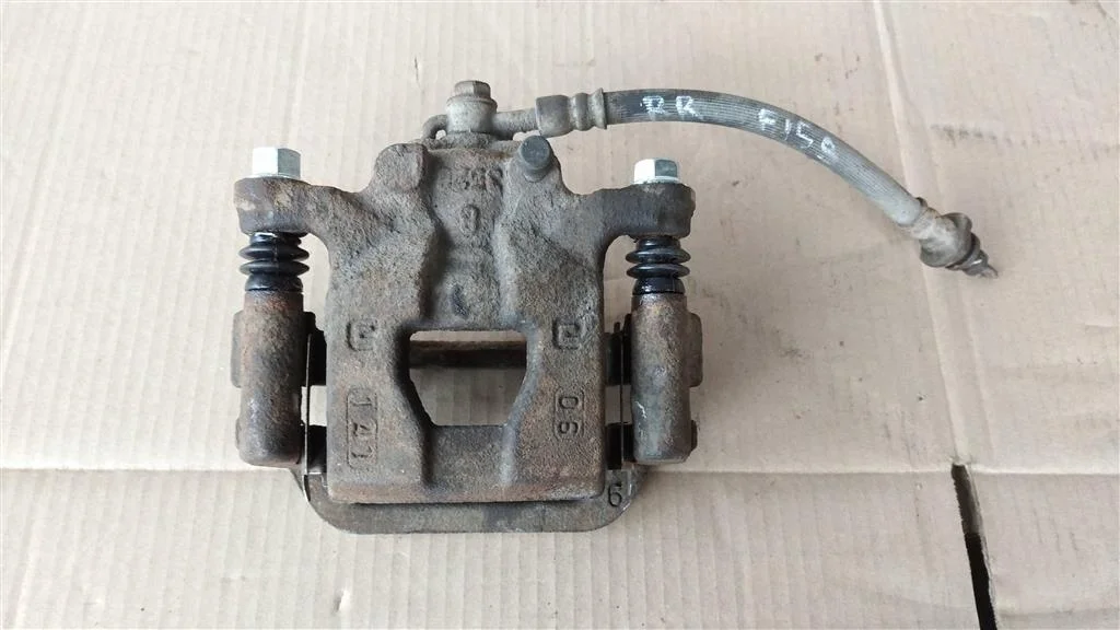 Б.у. суппорт NISSAN JUKE F15E NISSAN JUKE F15E