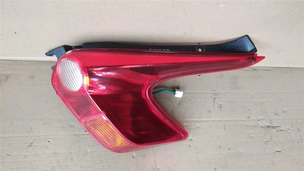 Б.у. фонарь наружный NISSAN JUKE F15E NISSAN JUKE F15E