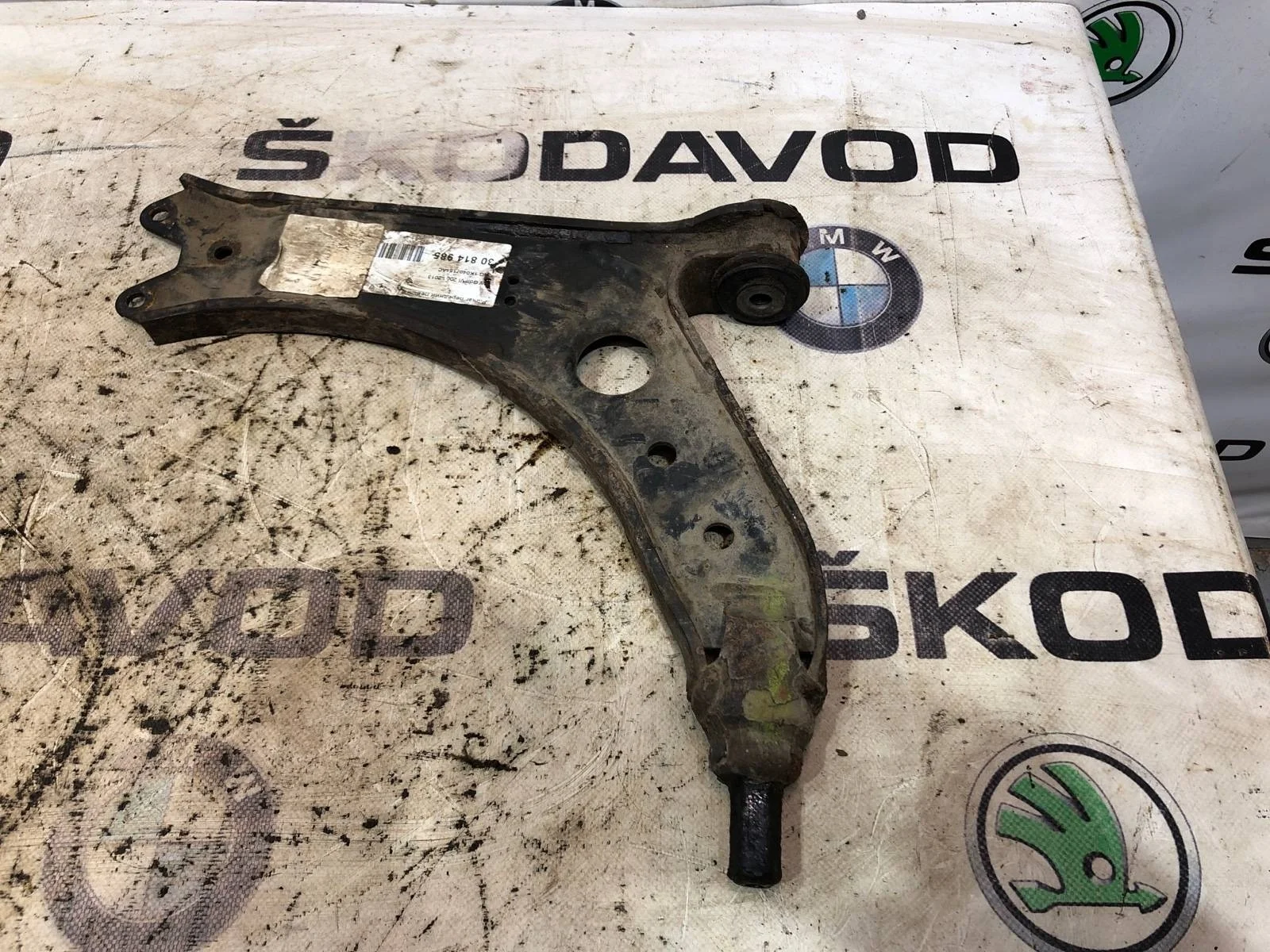 Рычаг подвески Skoda Octavia 2009 1K0407189E A5 (1Z) 1.4 CAXA, передний левый