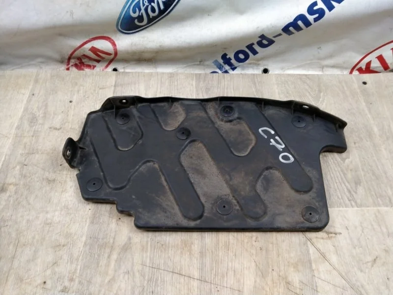 Пыльник двигателя KIA SORENTO 2010г XM