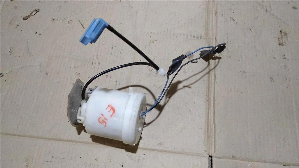 Б.у. насос топливный TOYOTA COROLLA ZRE151 TOYOTA COROLLA ZRE151