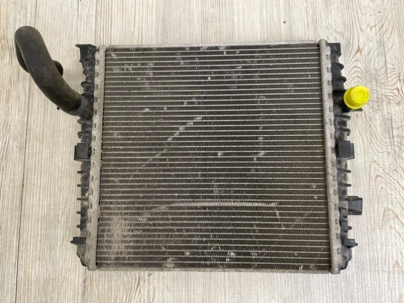 Дополнительный радиатор охлаждающей жидкости VW Touareg 2 2010-2018 7P