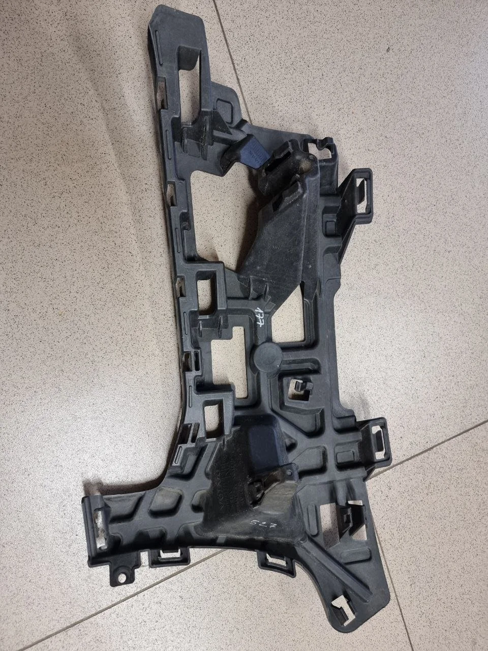 Кронштейн переднего бампера правый Volvo xc90 2 2014-2019 Volvo XC90 II L 2014-2019