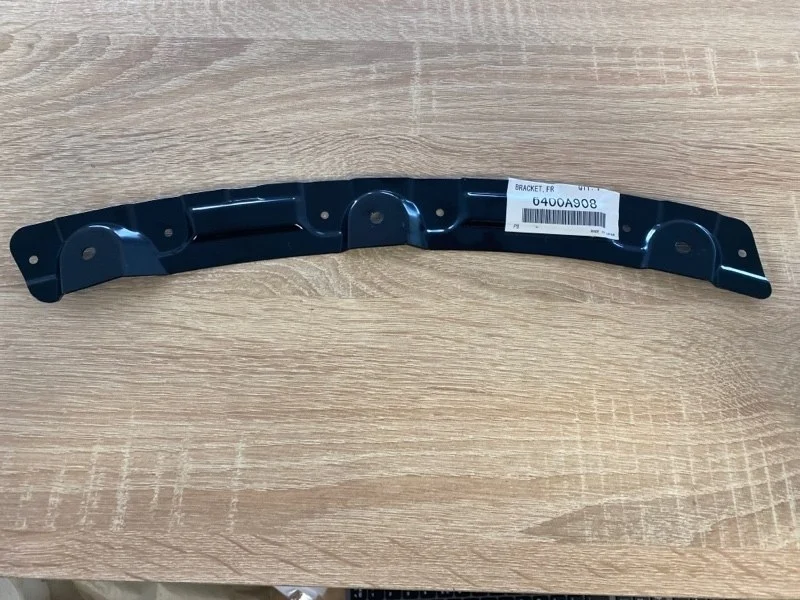 КРОНШТЕЙН БАМПЕРА MITSUBISHI PAJERO 4 2006- 6400A908 V87W 4M41, передний правый