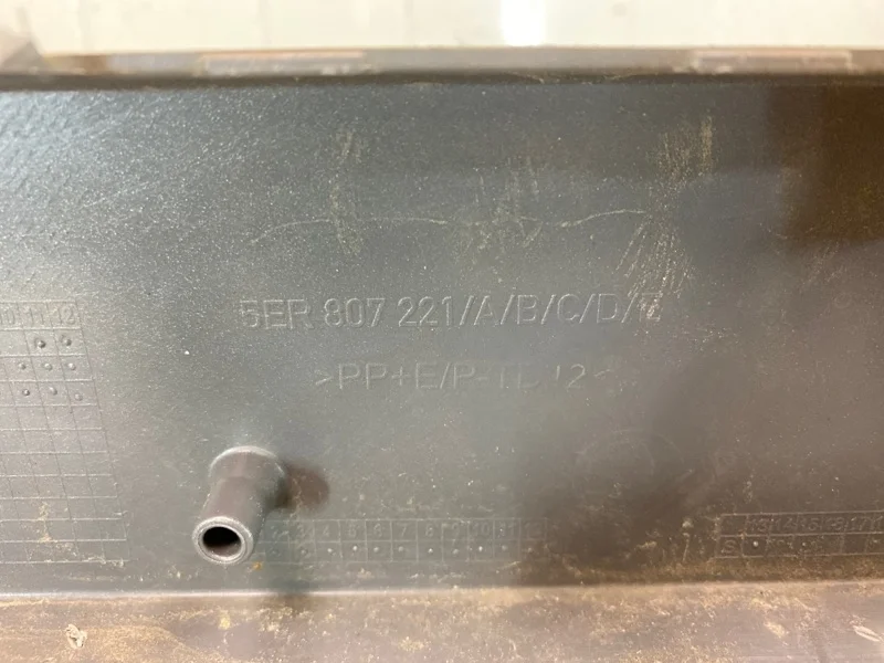 БАМПЕР SKODA OCTAVIA 5ER807221, передний