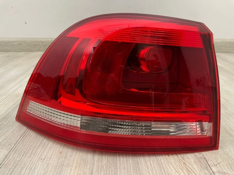 Фонарь в крыло VW Touareg 2 2010-2014 7P