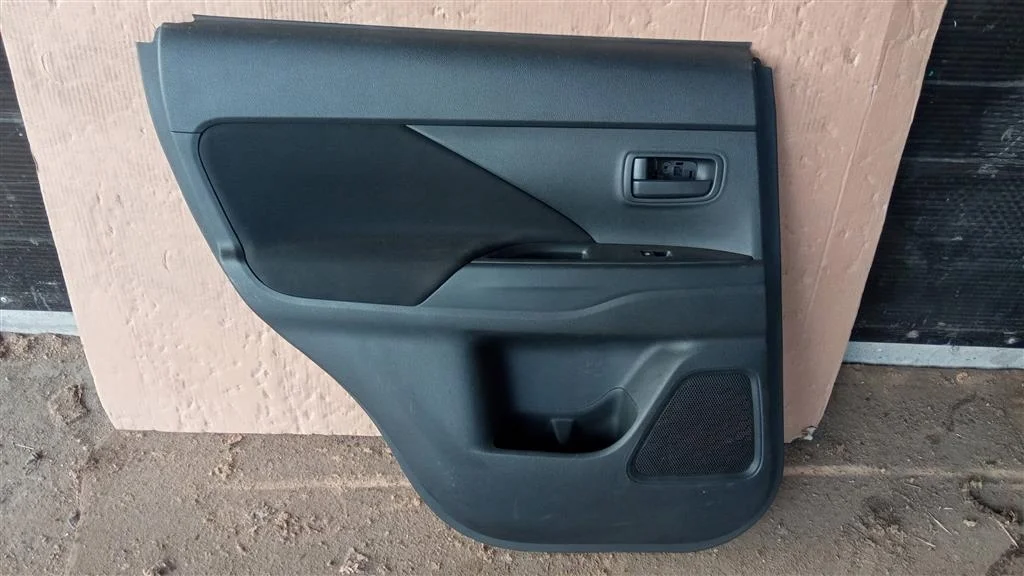 Б.у. обшивка двери MITSUBISHI OUTLANDER GF2W MITSUBISHI OUTLANDER GF2W