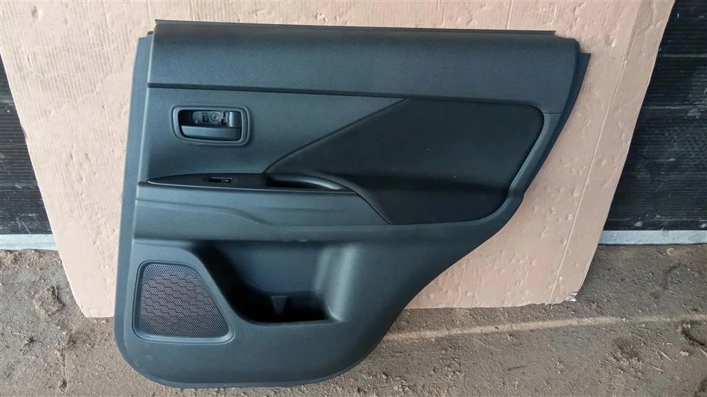 Б.у. обшивка двери MITSUBISHI OUTLANDER GF2W MITSUBISHI OUTLANDER GF2W