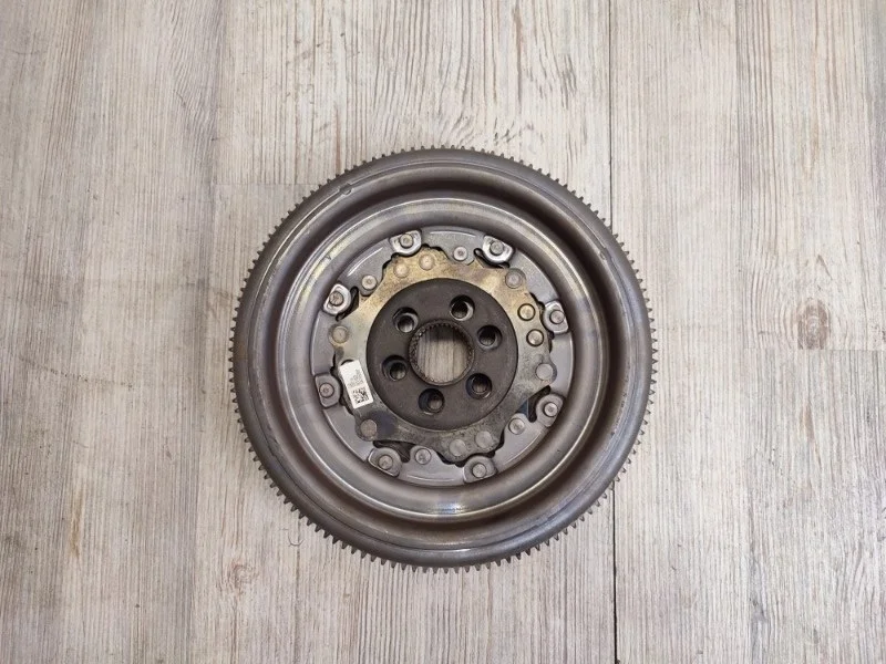 Маховик двухмассовый VW Tiguan R-line 2015 5N