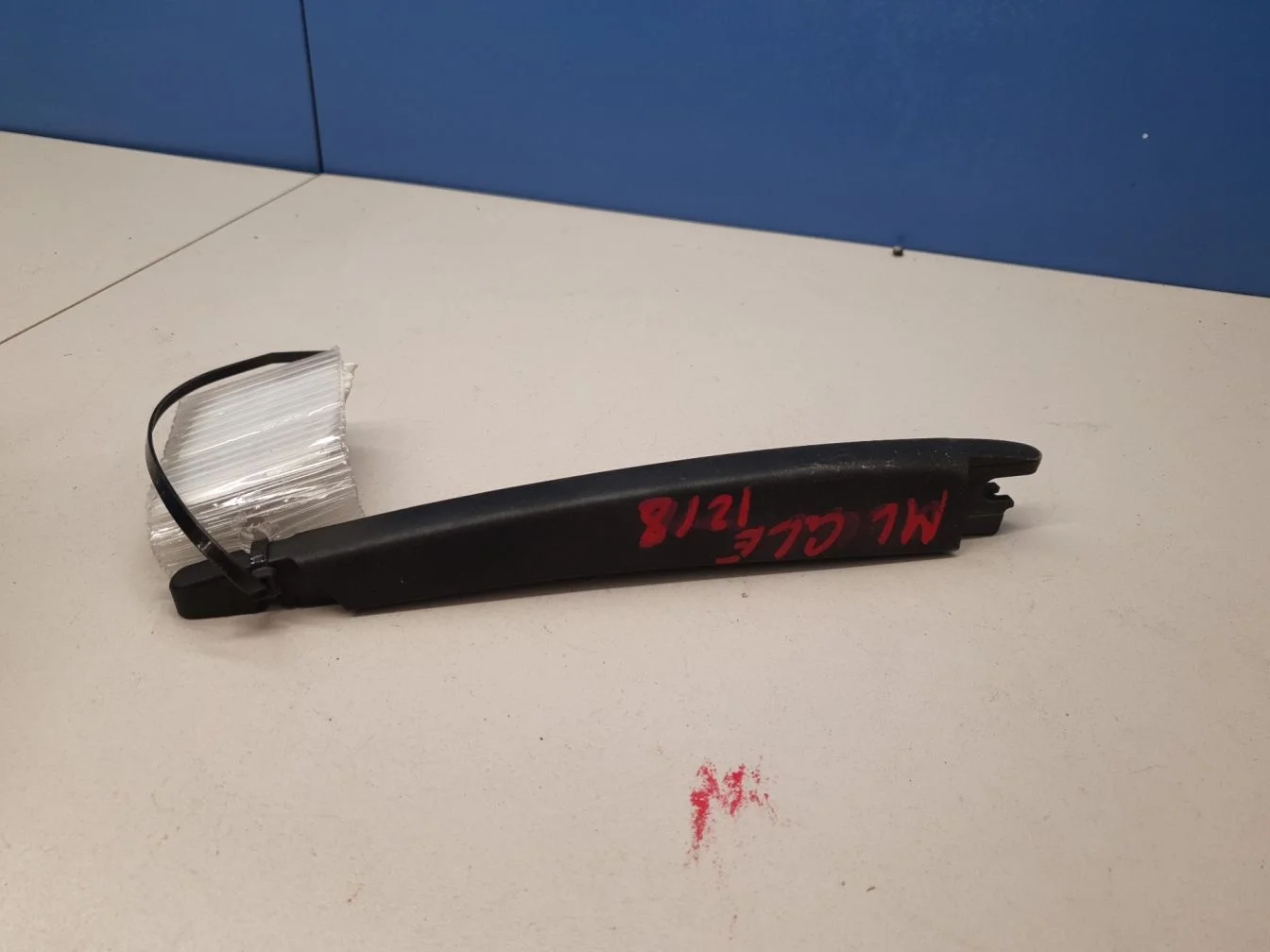 Накладка поводка стеклоочистителя заднего для Mercedes M-klasse W166 ML GLE 2011-2018