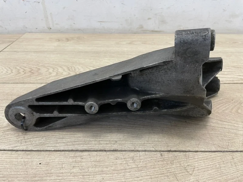 Кронштейн опоры двигателя VW Transporter T5 2006-2010 7H