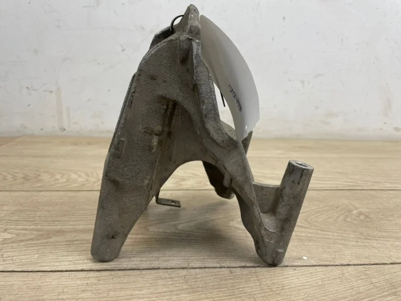 Кронштейн опоры двигателя Vw Touareg 2002-2007 7L