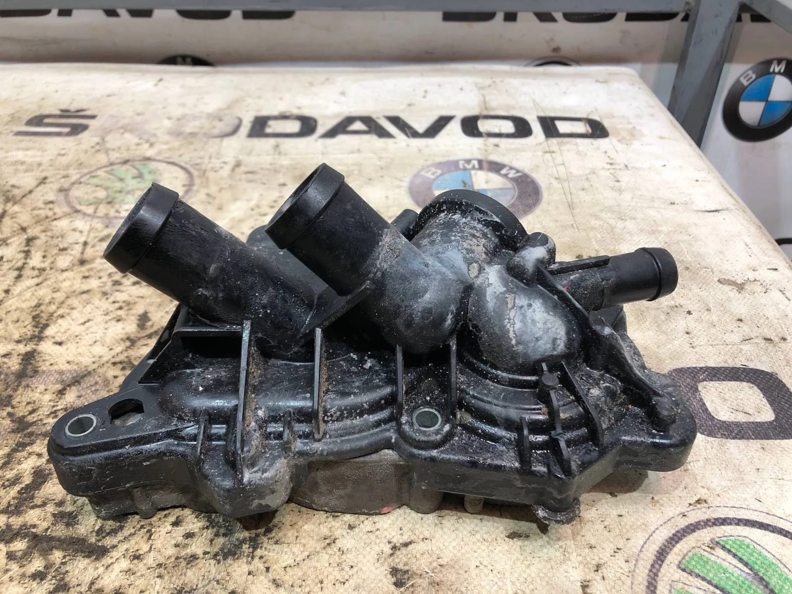 Водяная помпа в сборе с термостатом Skoda Octavia 2016 04E121600BG A7 (5E) 1.6 CWVA