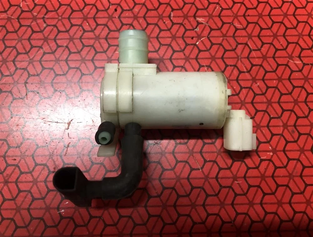 Насос омывателя REAR (штекер под 90 градусов)