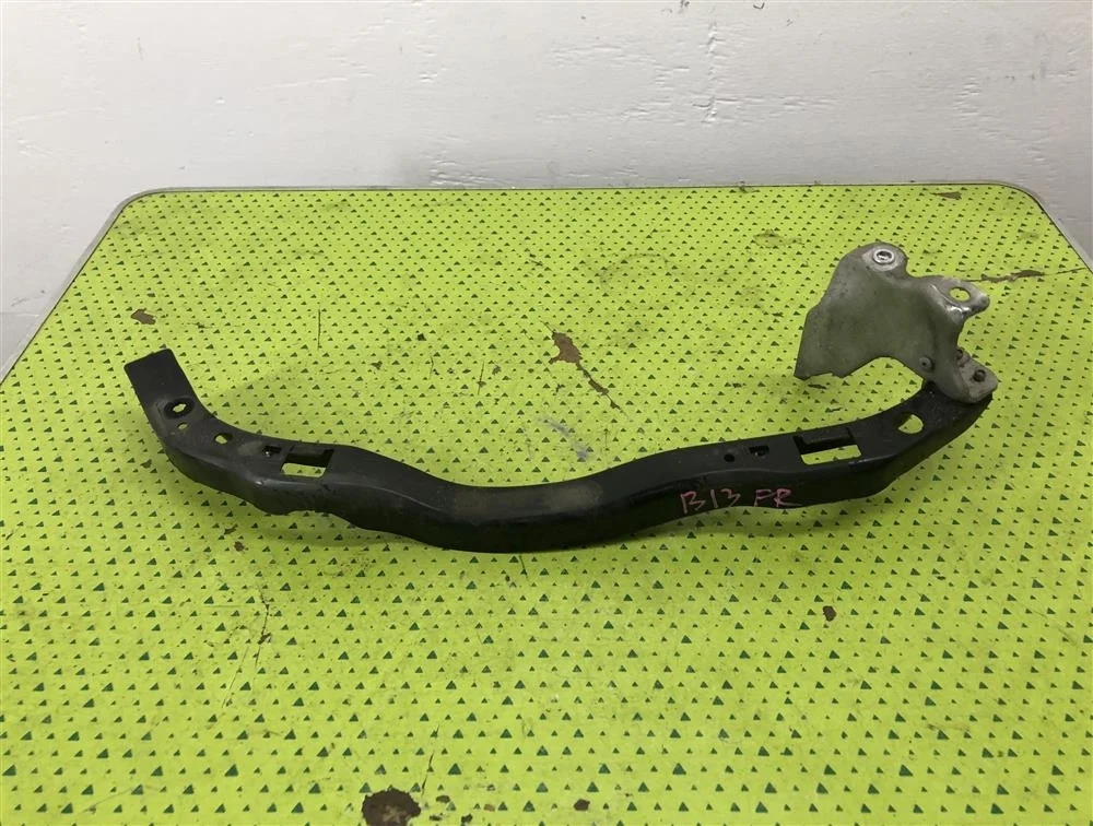 Кронштейн под фару FR 2003-2005 (дорест)