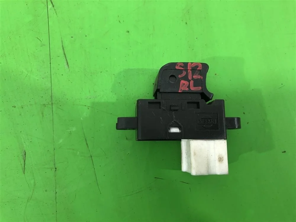 Кнопка стеклоподъемника