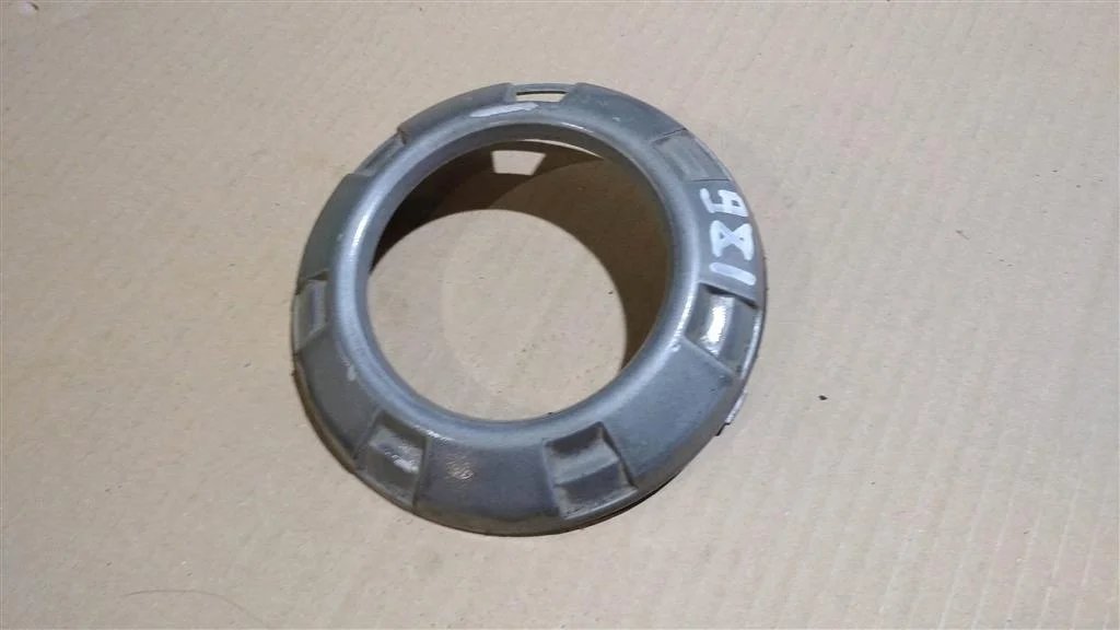 Б.у. рамка туманки MITSUBISHI PAJERO V98W MITSUBISHI PAJERO V98W