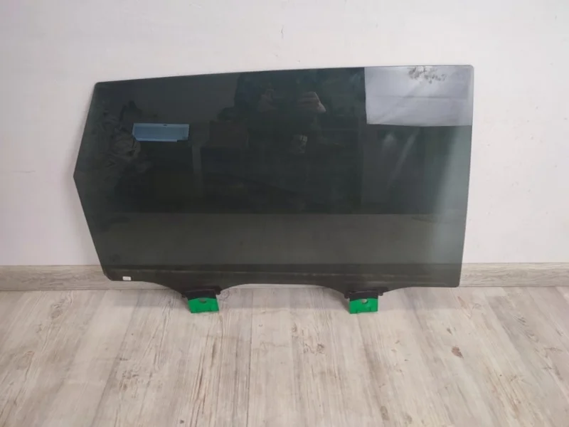 Стекло двери Audi Q7 2015- 4M