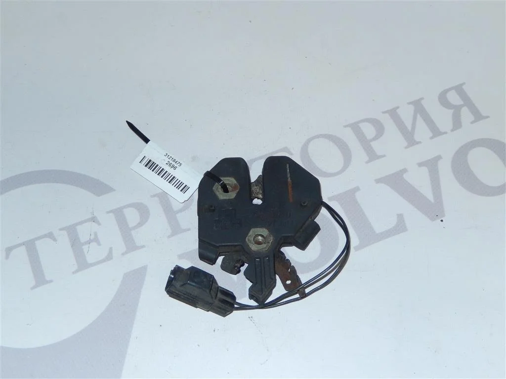 Замок капота