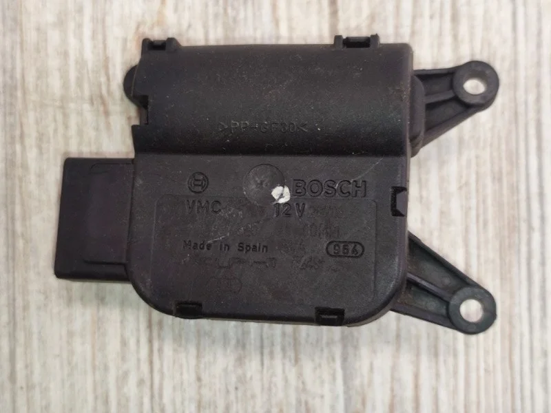 Моторчик заслонки отопителя VW Touareg 2003-2010 7L