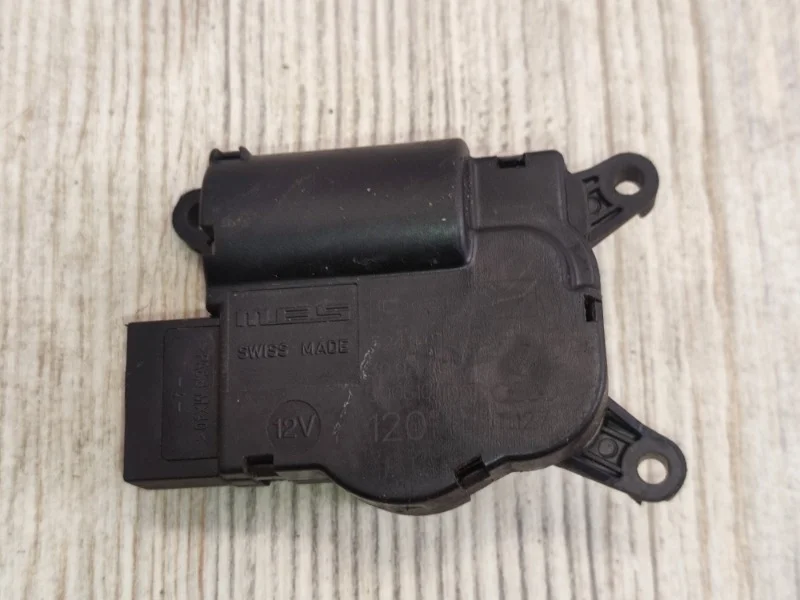 Моторчик заслонки отопителя VW Touareg 2003-2010 7L