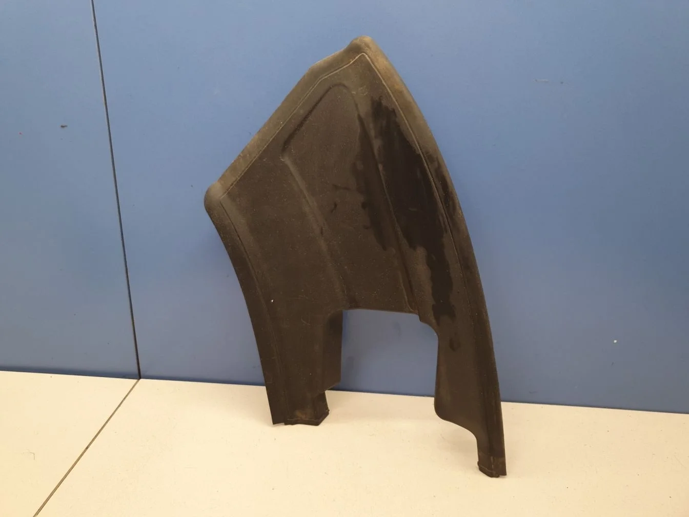 Накладка кассеты спойлера справа для BMW 6 G32 Grand Coupe 2017-