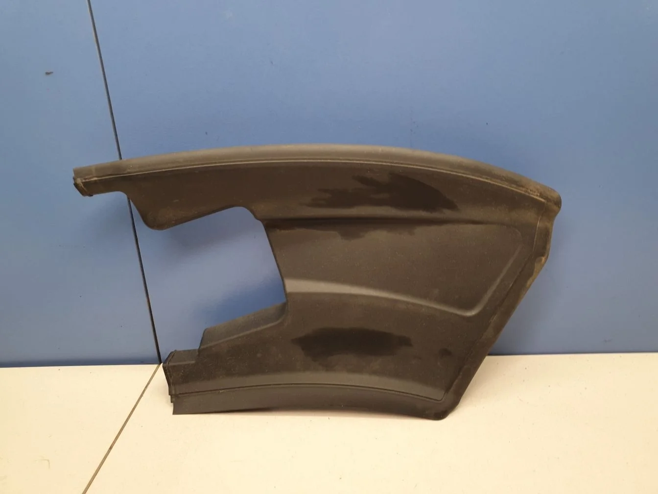 Накладка кассеты спойлера слева для BMW 6 G32 Grand Coupe 2017-